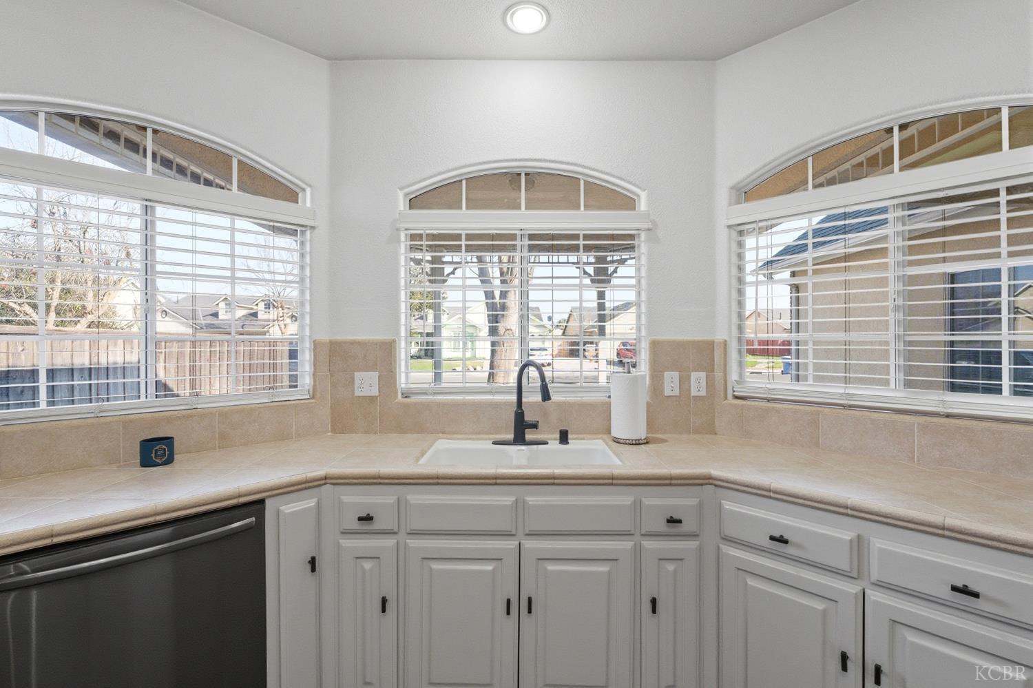 3064 N Yale Way, Hanford, CA 93230