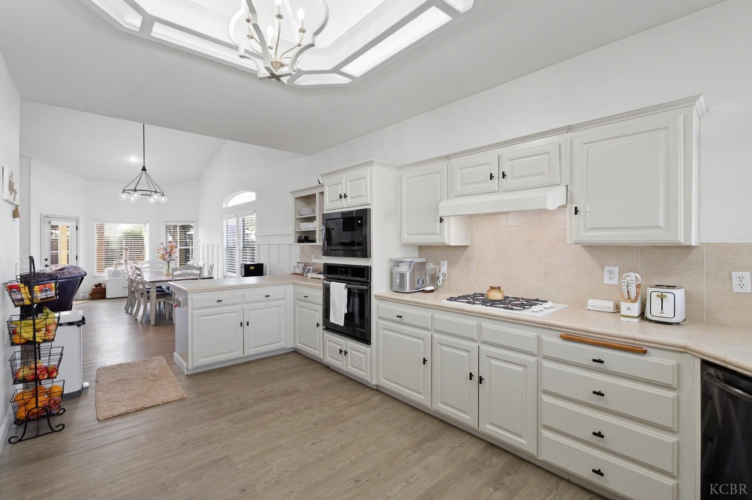 3064 N Yale Way, Hanford, CA 93230