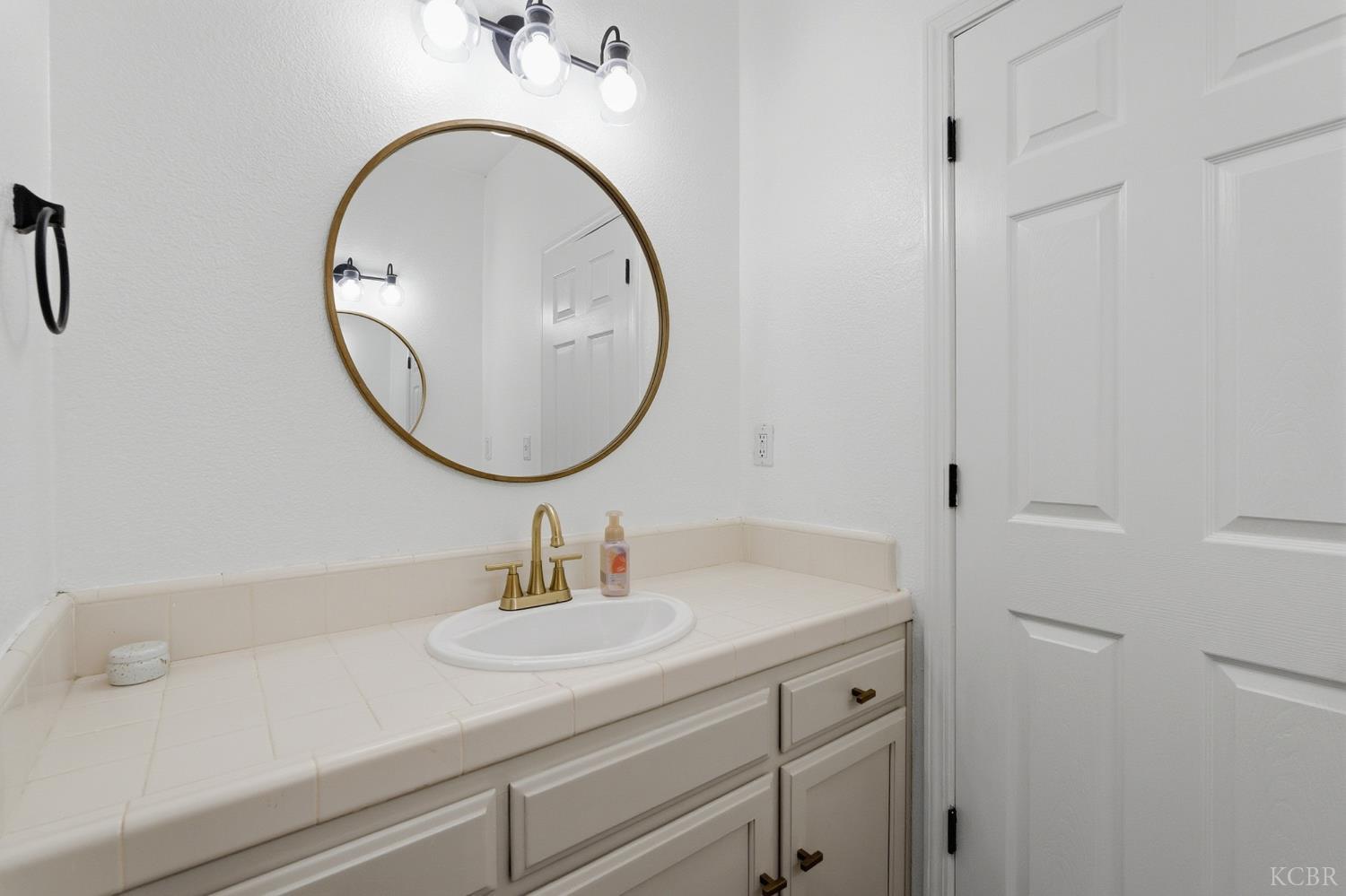 3064 N Yale Way, Hanford, CA 93230