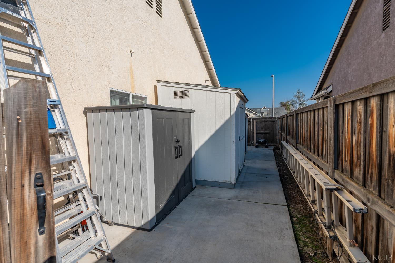 3064 N Yale Way, Hanford, CA 93230