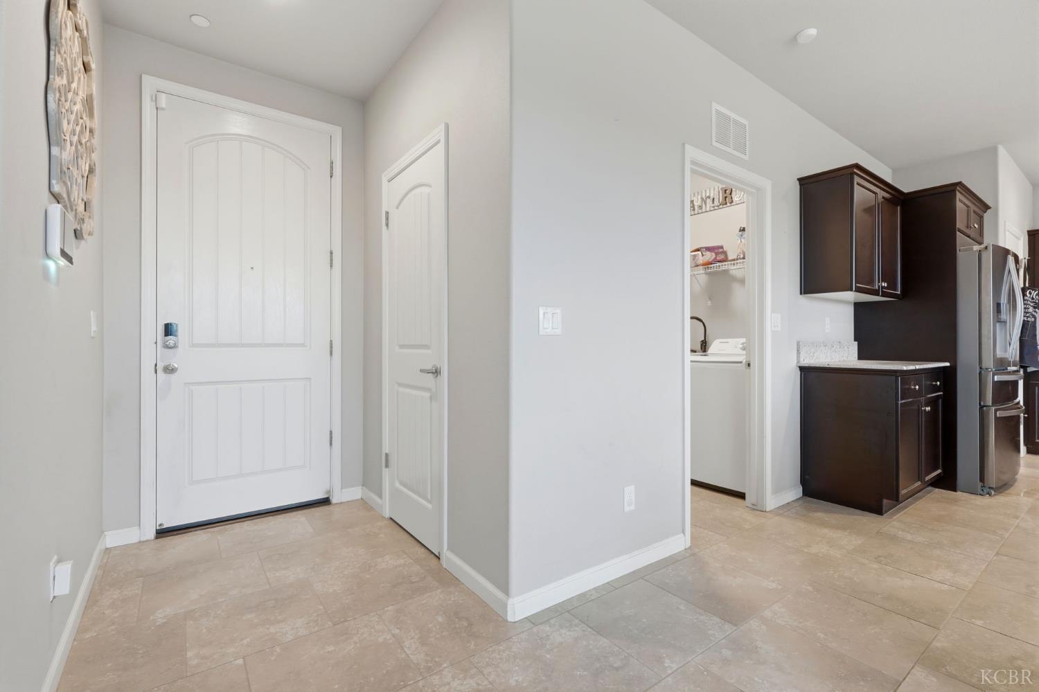 1340 Waterview St, Hanford, CA 93230