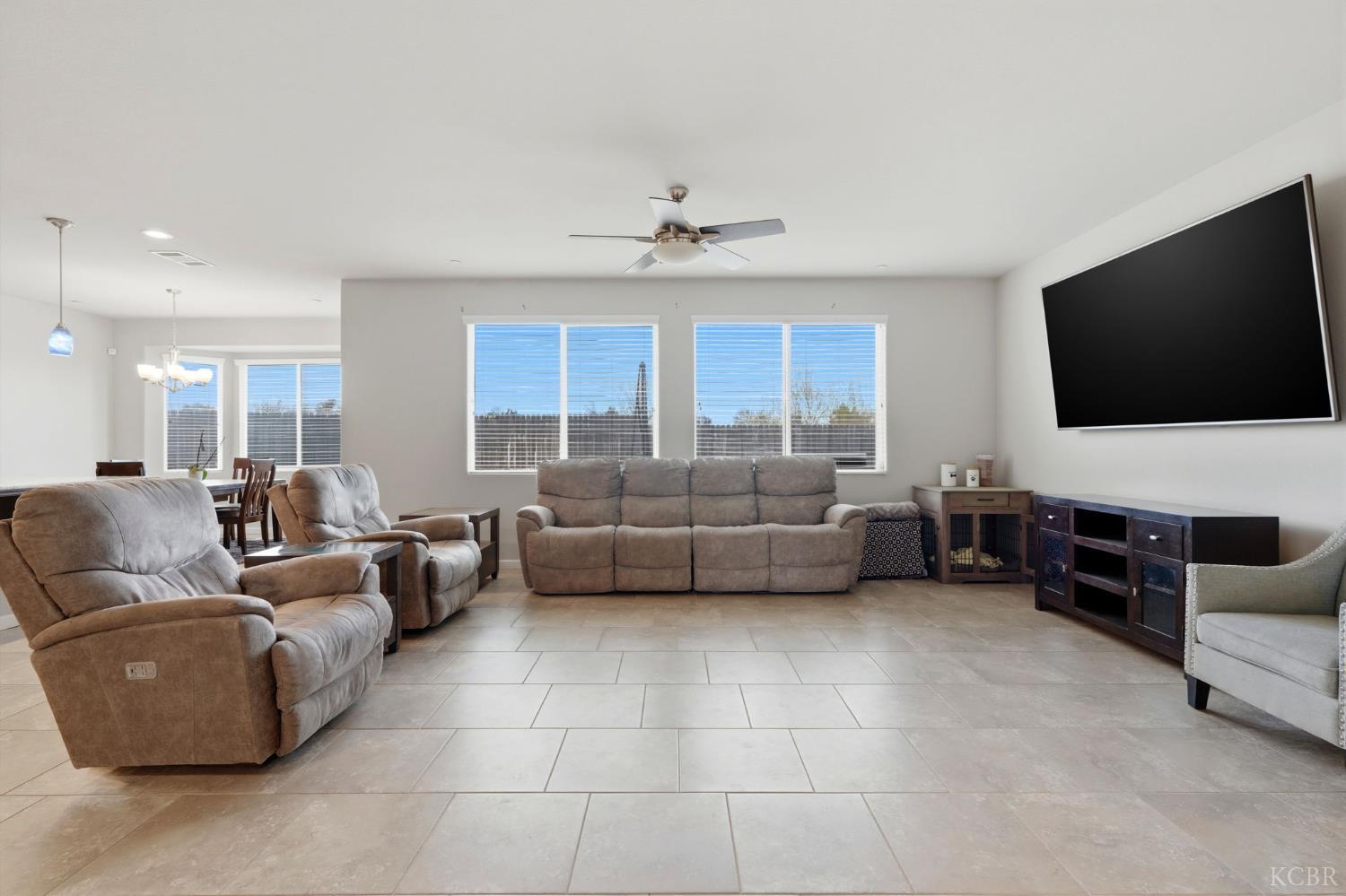 1340 Waterview St, Hanford, CA 93230