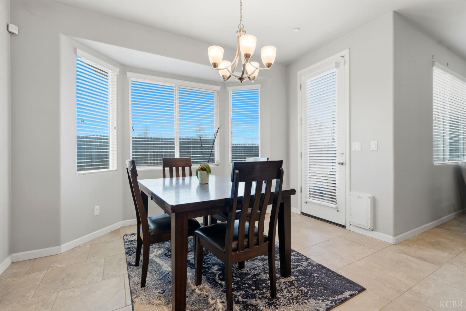 1340 Waterview St, Hanford, CA 93230