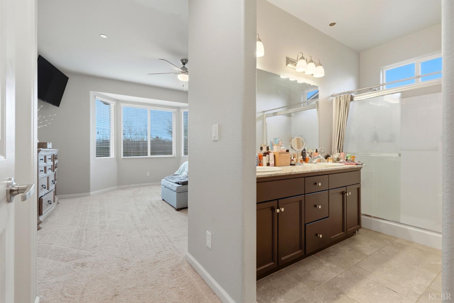 1340 Waterview St, Hanford, CA 93230