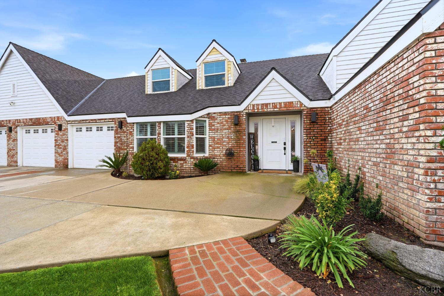 1145 Campus Dr, Hanford, CA 93230