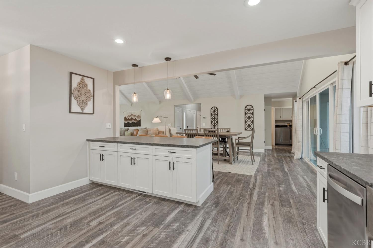 1145 Campus Dr, Hanford, CA 93230