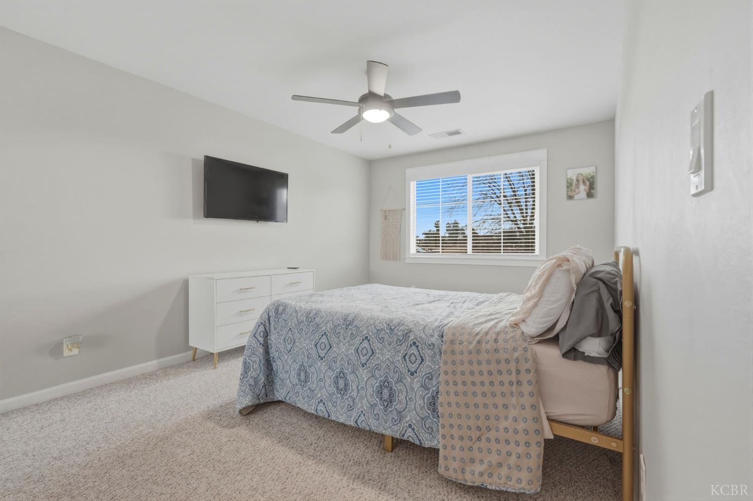 1145 Campus Dr, Hanford, CA 93230