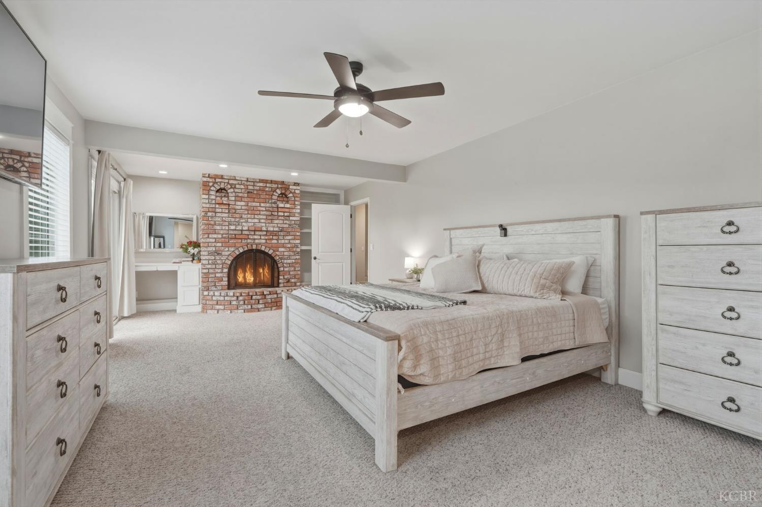 1145 Campus Dr, Hanford, CA 93230