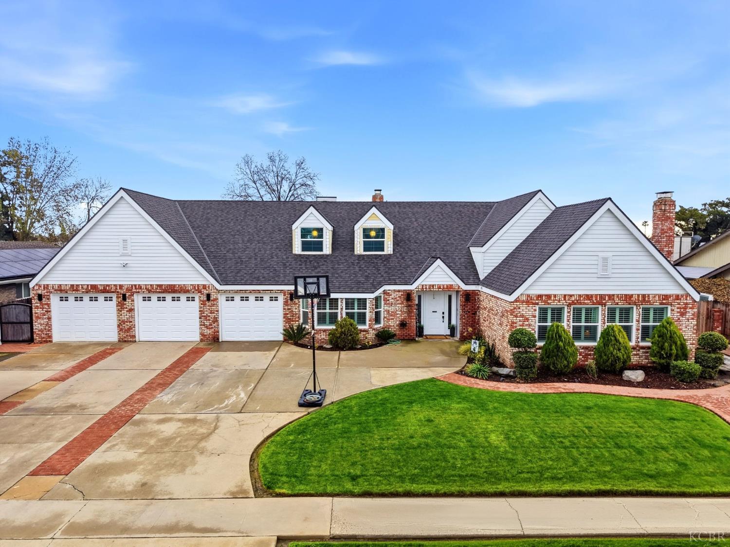 1145 Campus Dr, Hanford, CA 93230