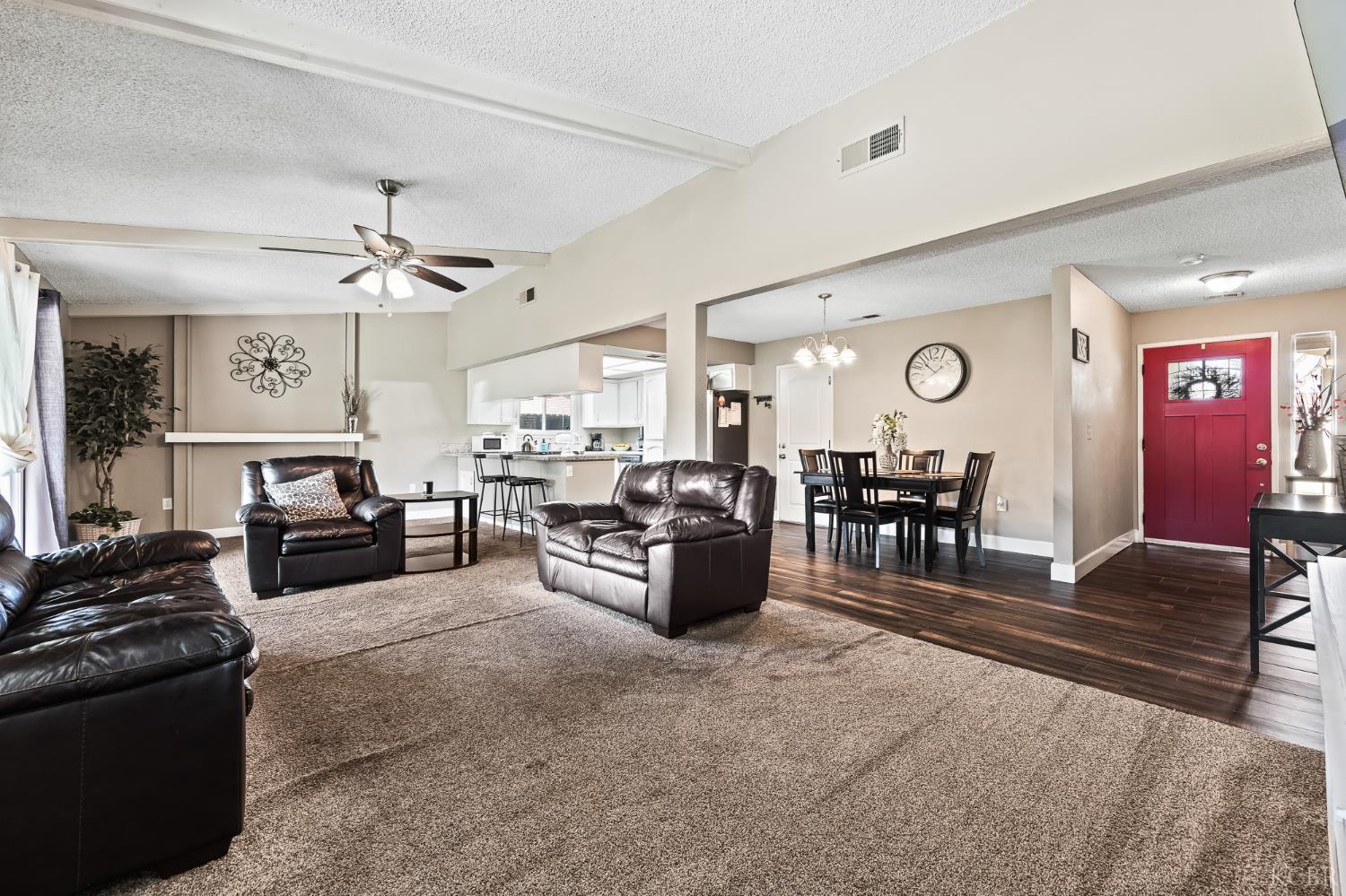 1363 Stanford Pl, Hanford, CA 93230