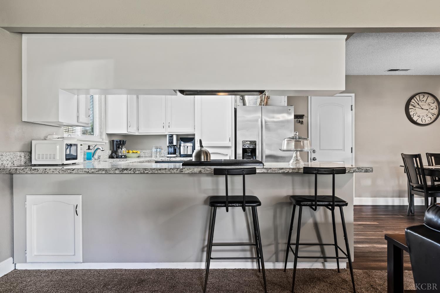 1363 Stanford Pl, Hanford, CA 93230