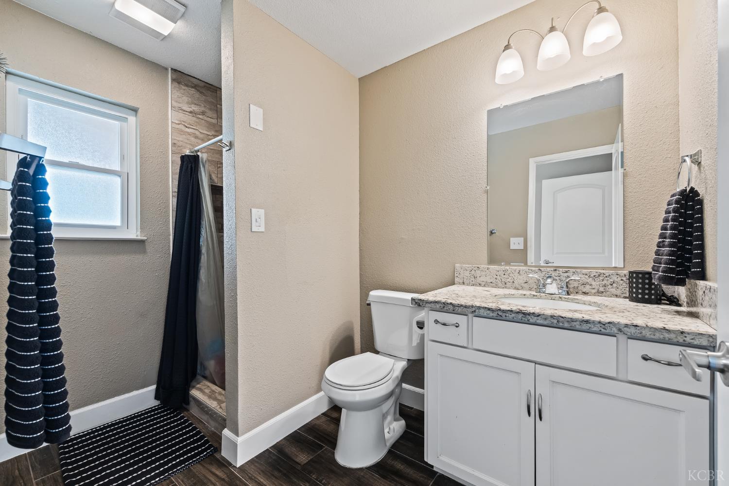 1363 Stanford Pl, Hanford, CA 93230