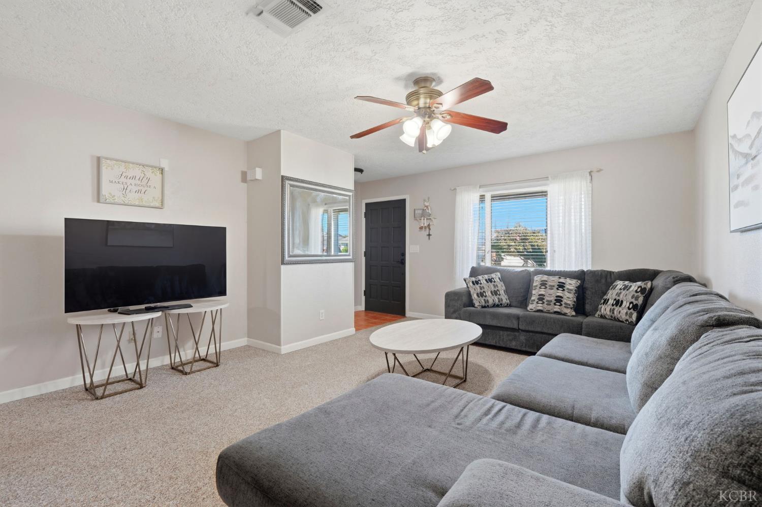 975 Salem Dr, Hanford, CA 93230