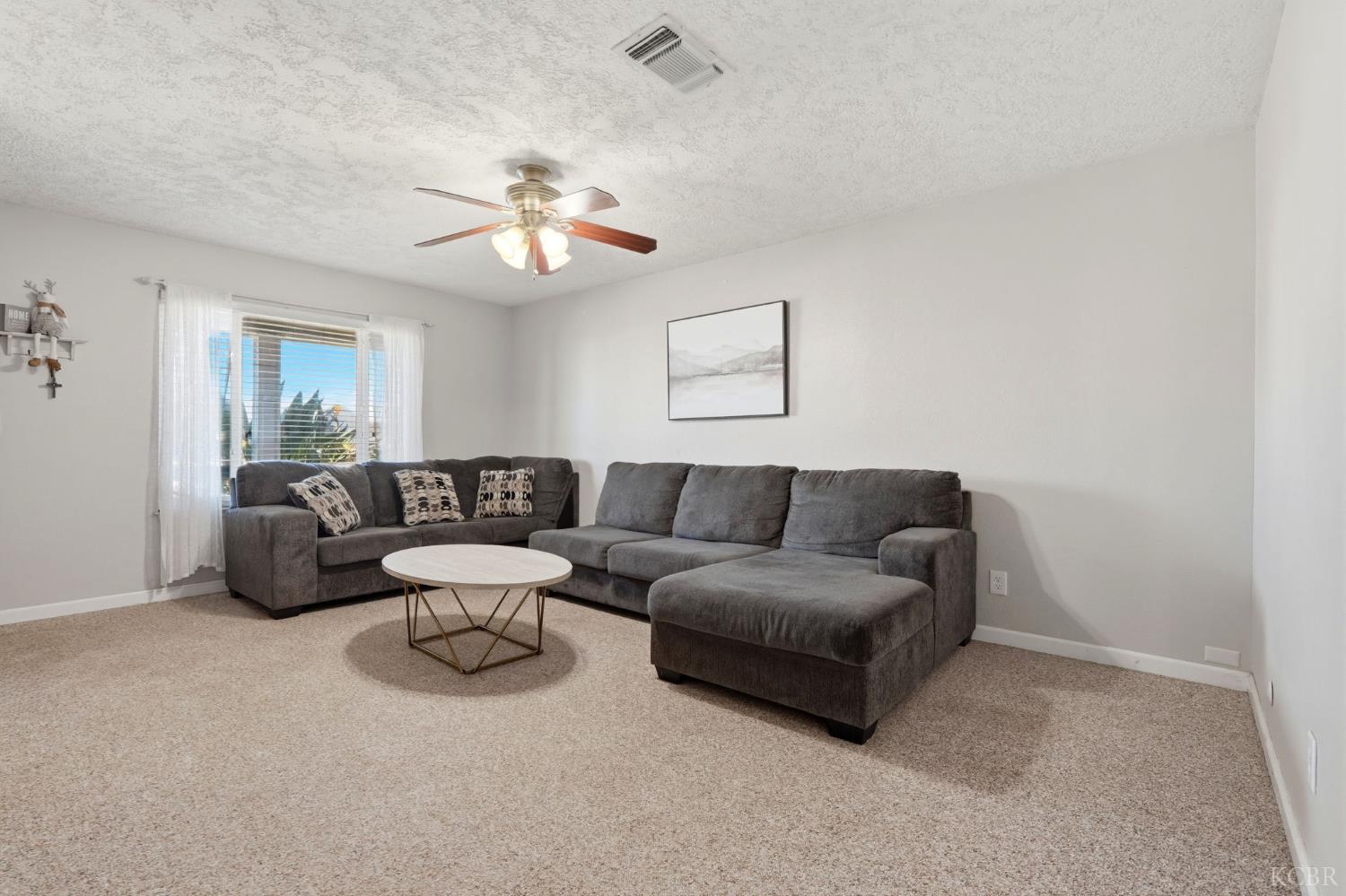 975 Salem Dr, Hanford, CA 93230