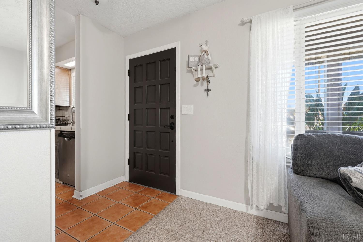 975 Salem Dr, Hanford, CA 93230