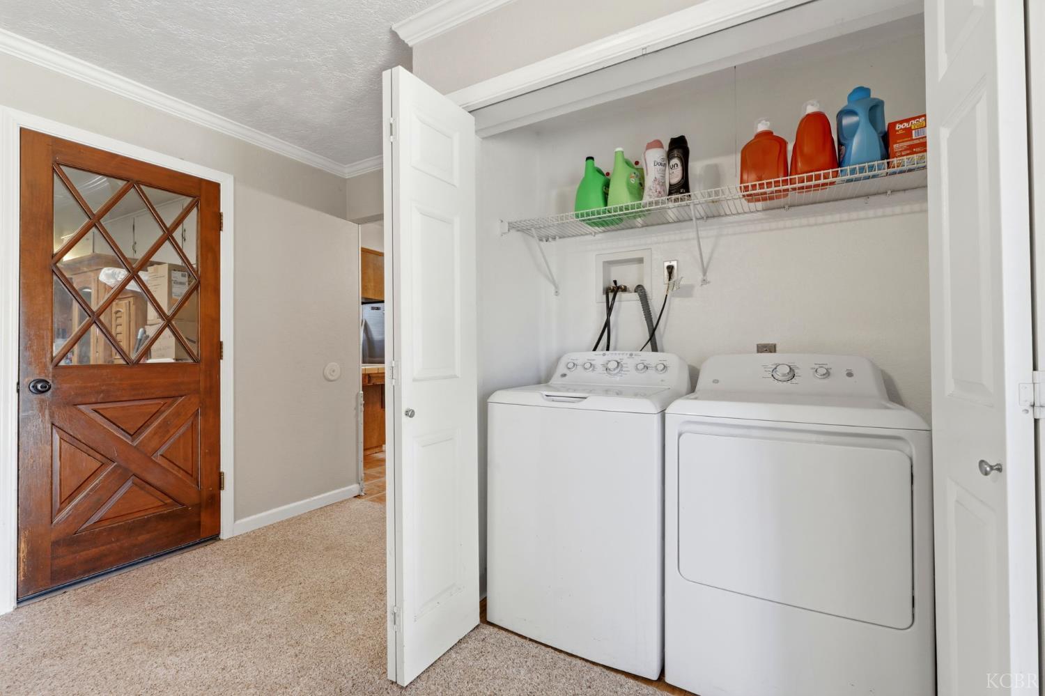 975 Salem Dr, Hanford, CA 93230