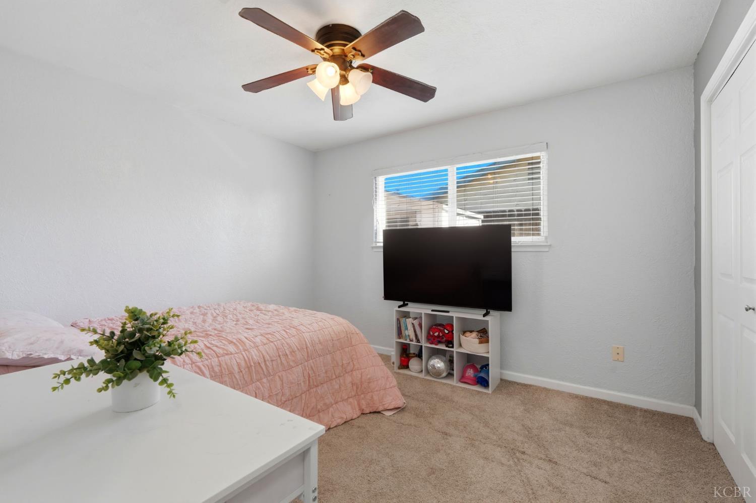 975 Salem Dr, Hanford, CA 93230