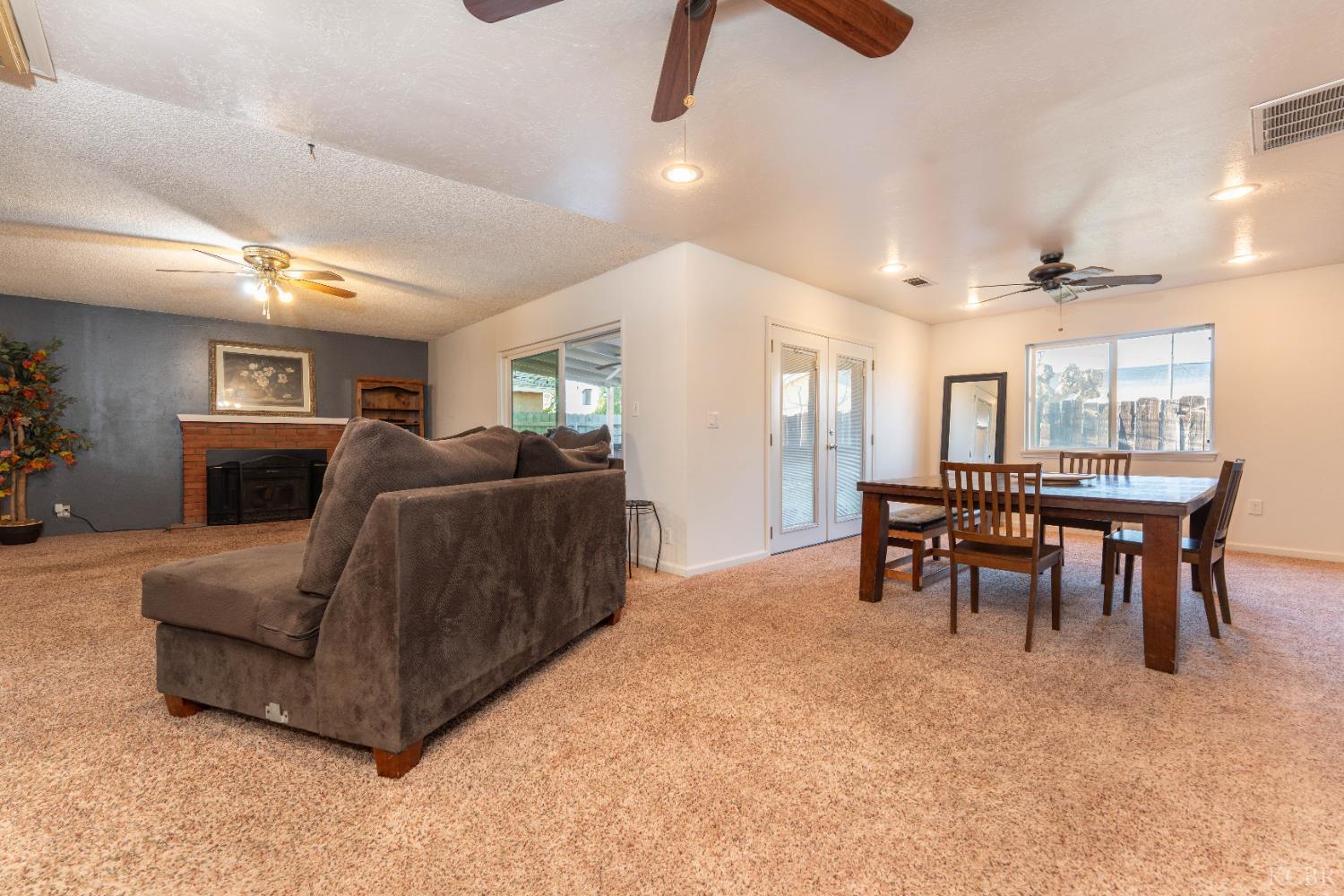 1574 Bluejay Cir, Hanford, CA 93230