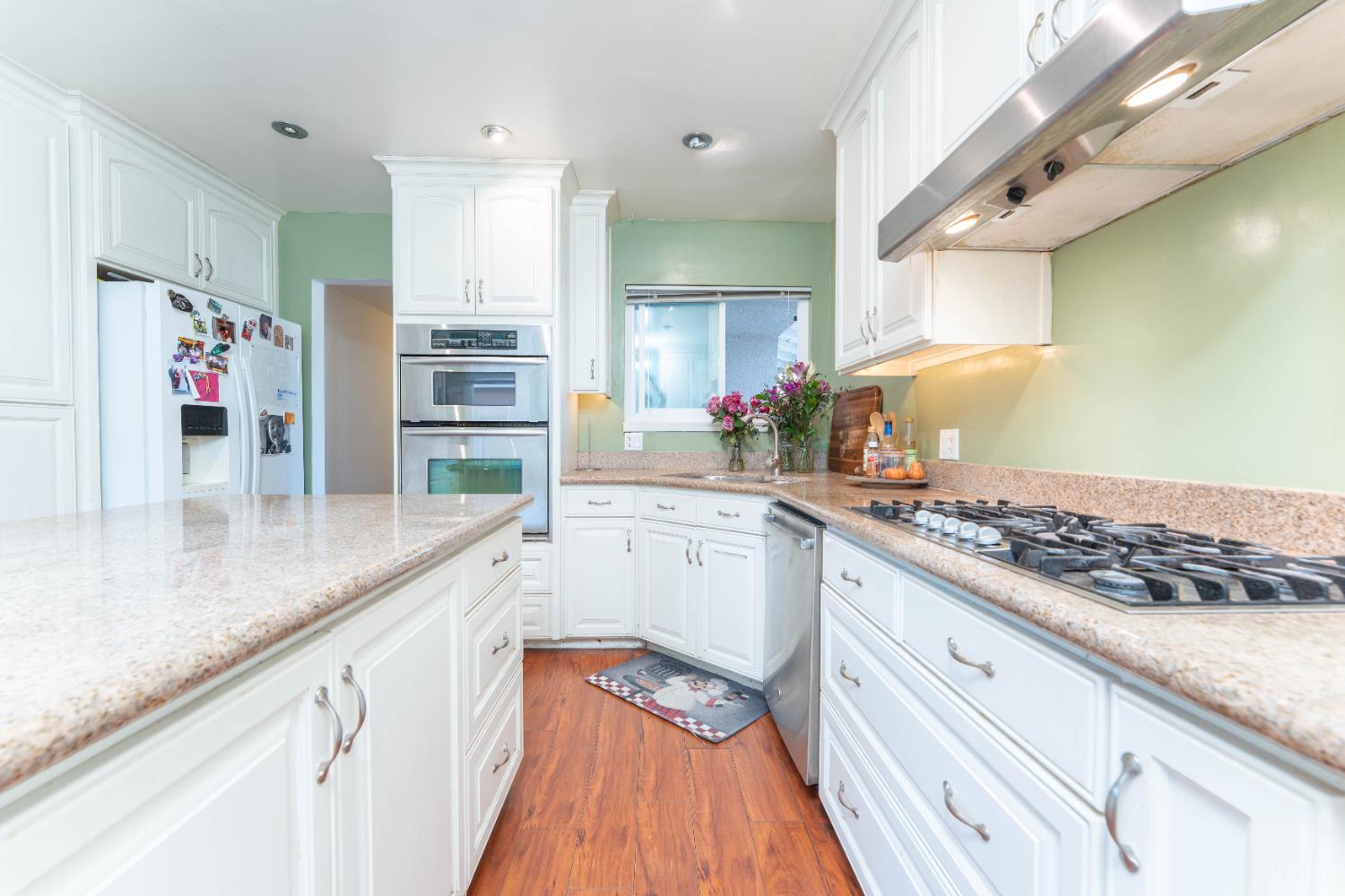 1574 Bluejay Cir, Hanford, CA 93230