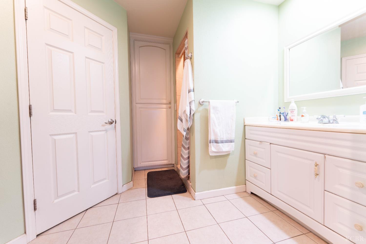 1574 Bluejay Cir, Hanford, CA 93230