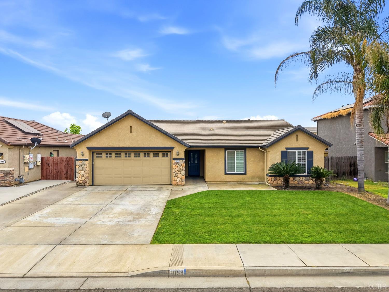 1059 W Ambassador Dr, Hanford, CA 93230