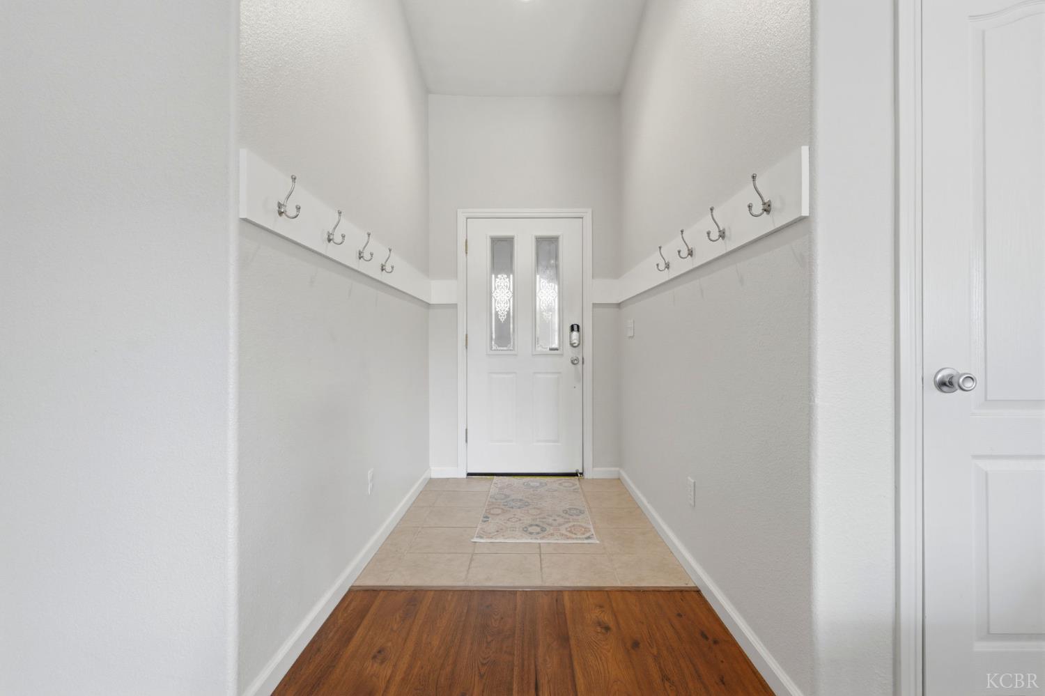 1059 W Ambassador Dr, Hanford, CA 93230