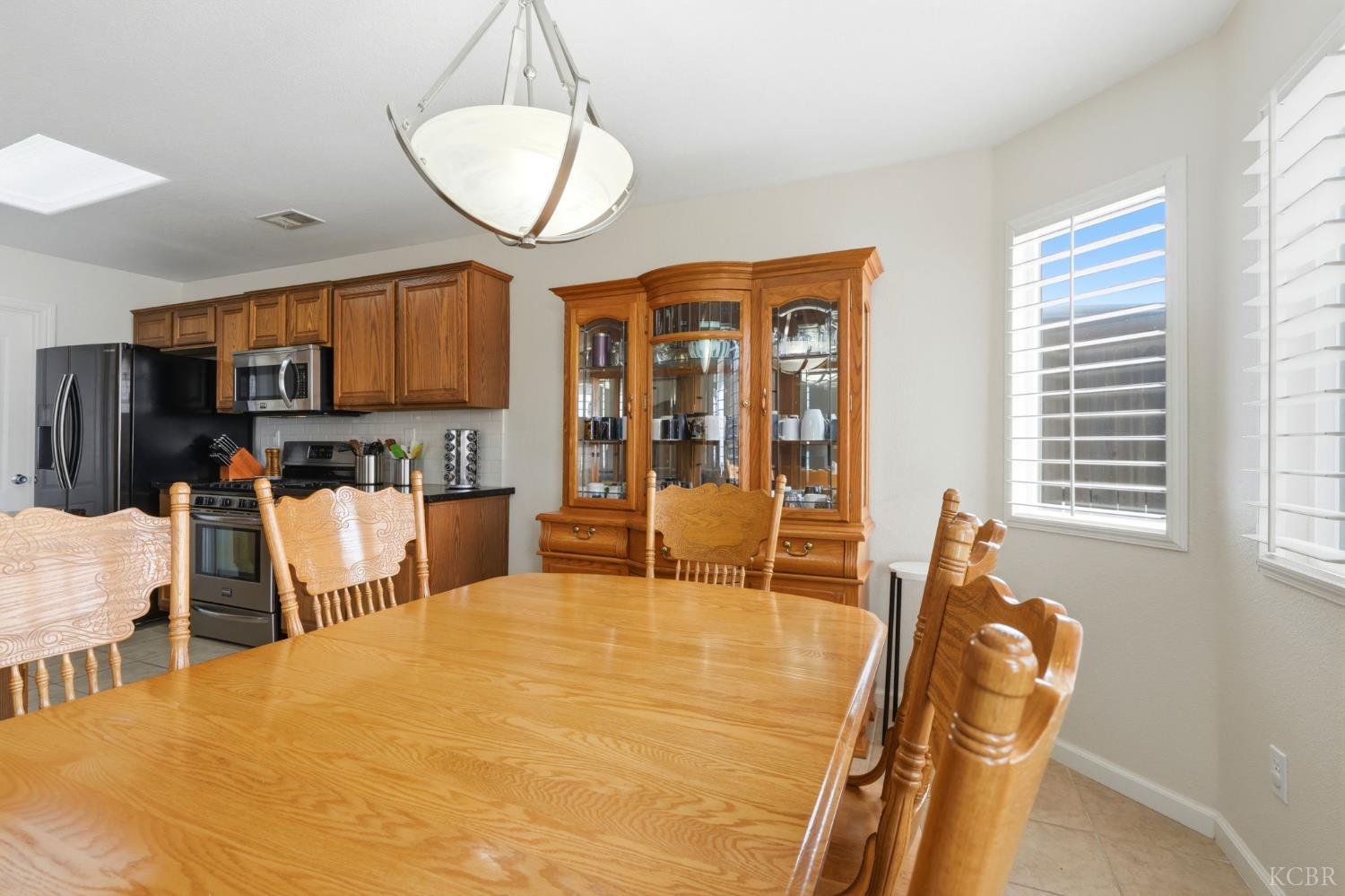 1059 W Ambassador Dr, Hanford, CA 93230