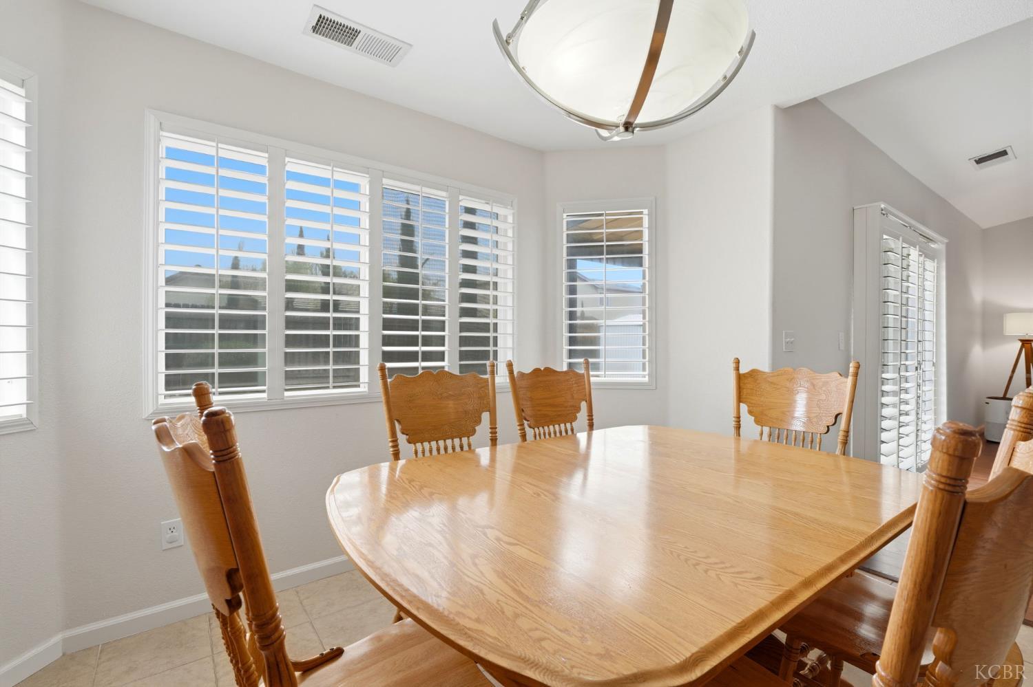 1059 W Ambassador Dr, Hanford, CA 93230