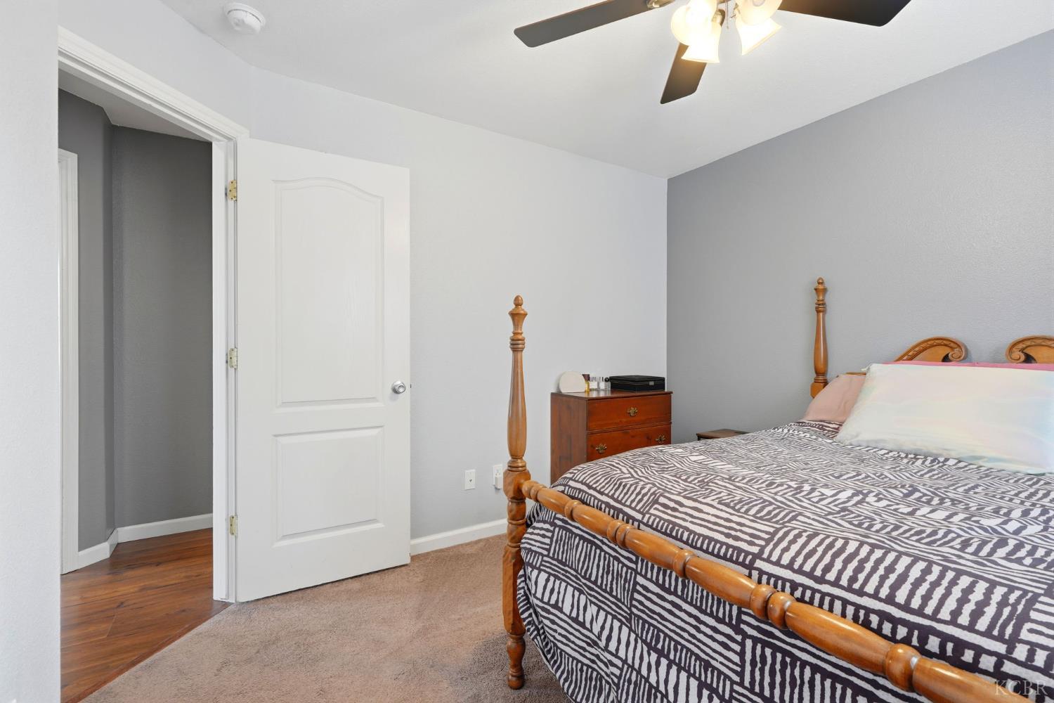 1059 W Ambassador Dr, Hanford, CA 93230