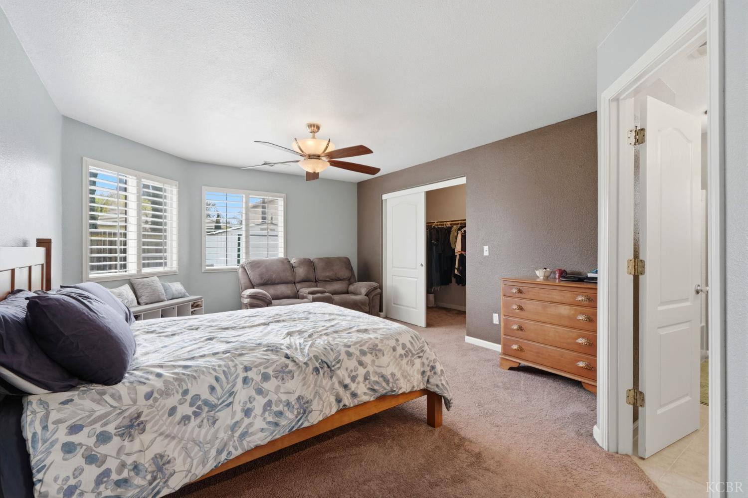 1059 W Ambassador Dr, Hanford, CA 93230