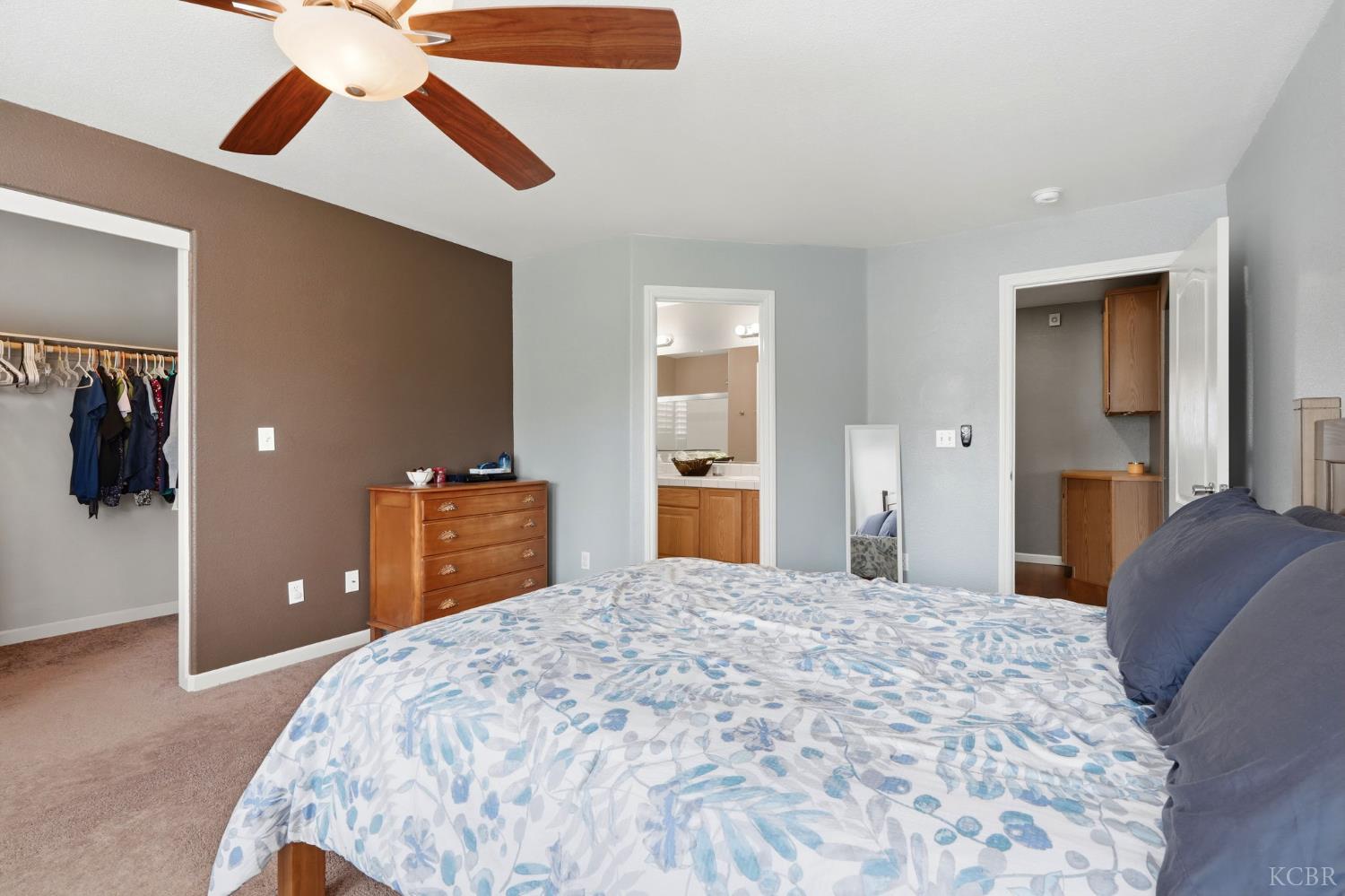 1059 W Ambassador Dr, Hanford, CA 93230