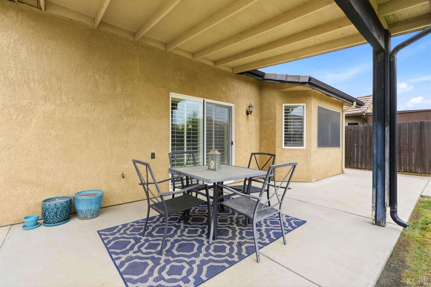 1059 W Ambassador Dr, Hanford, CA 93230