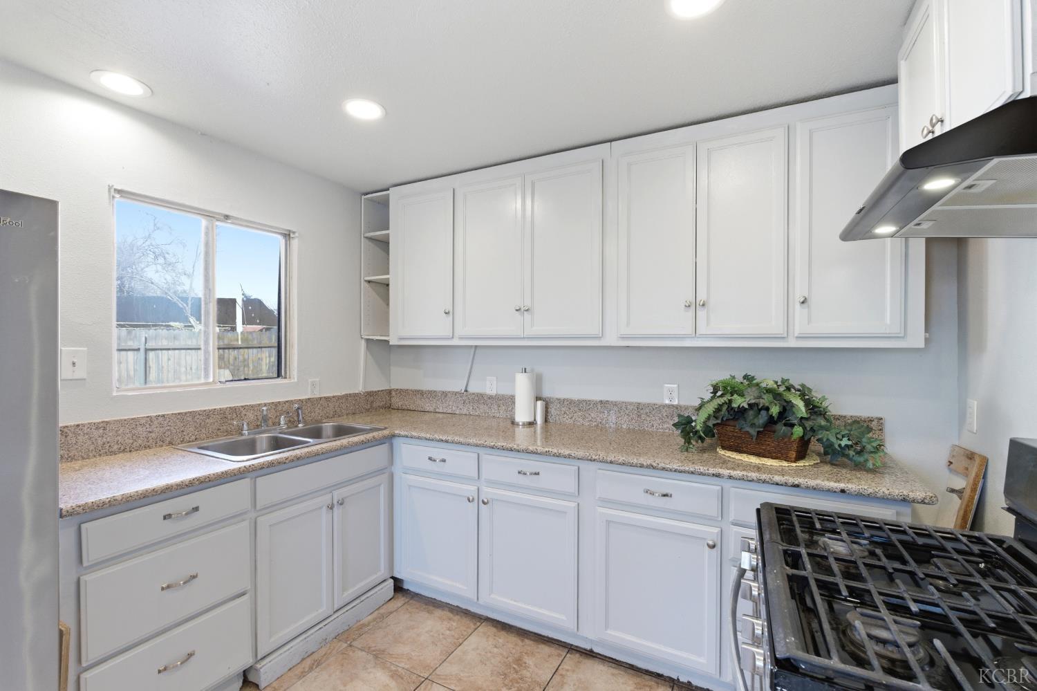 1229 S Anacapa Ave, Hanford, CA 93230