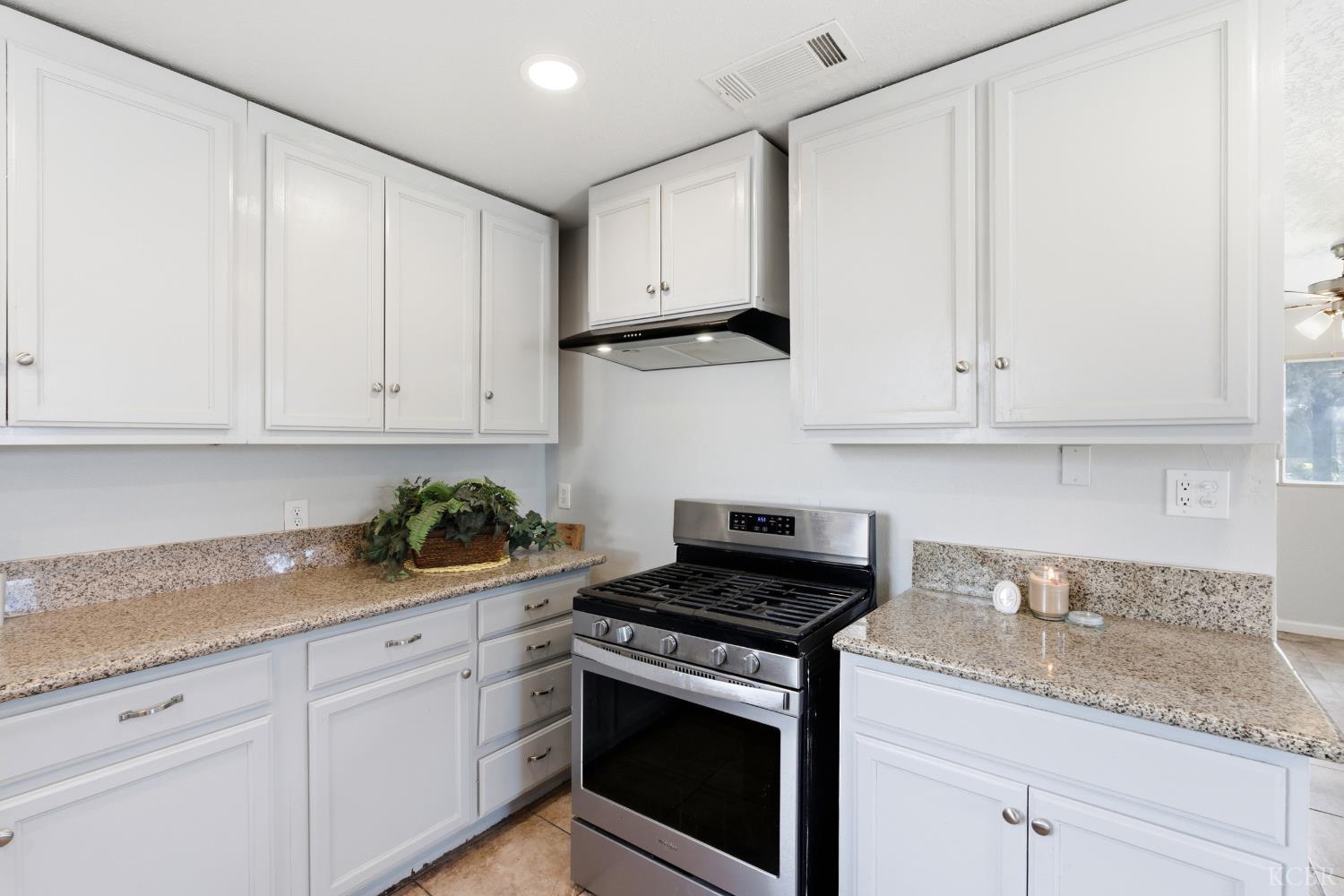 1229 S Anacapa Ave, Hanford, CA 93230