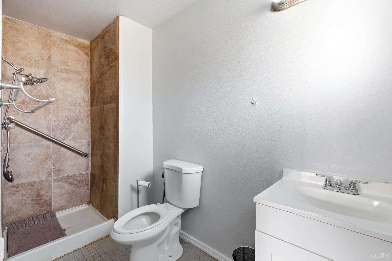 1229 S Anacapa Ave, Hanford, CA 93230