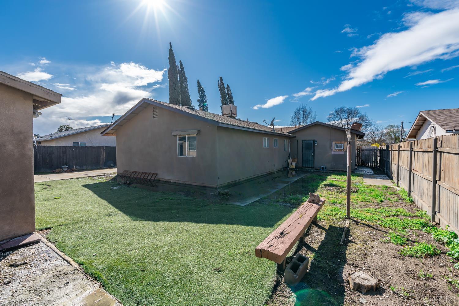 1229 S Anacapa Ave, Hanford, CA 93230