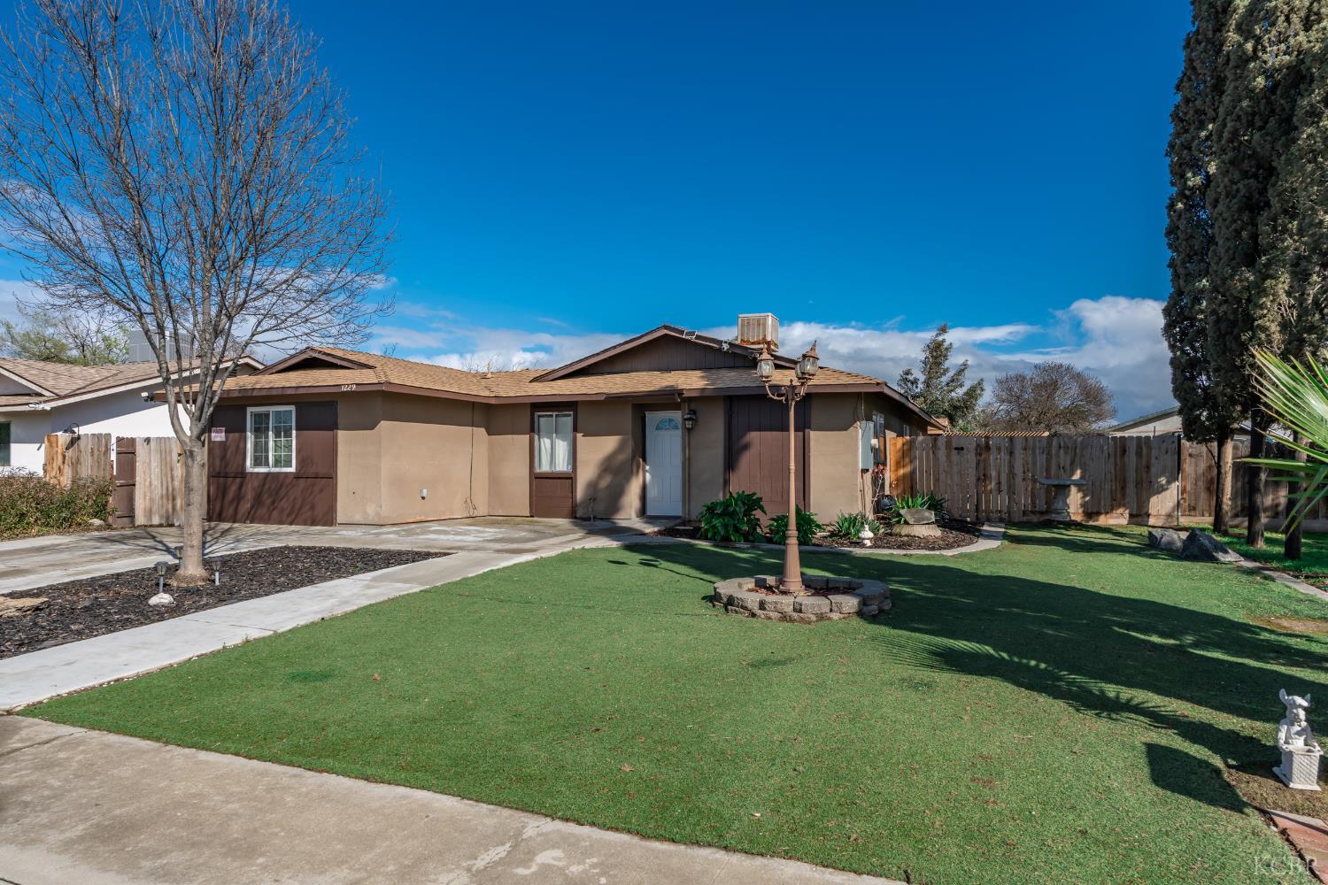 1229 S Anacapa Ave, Hanford, CA 93230