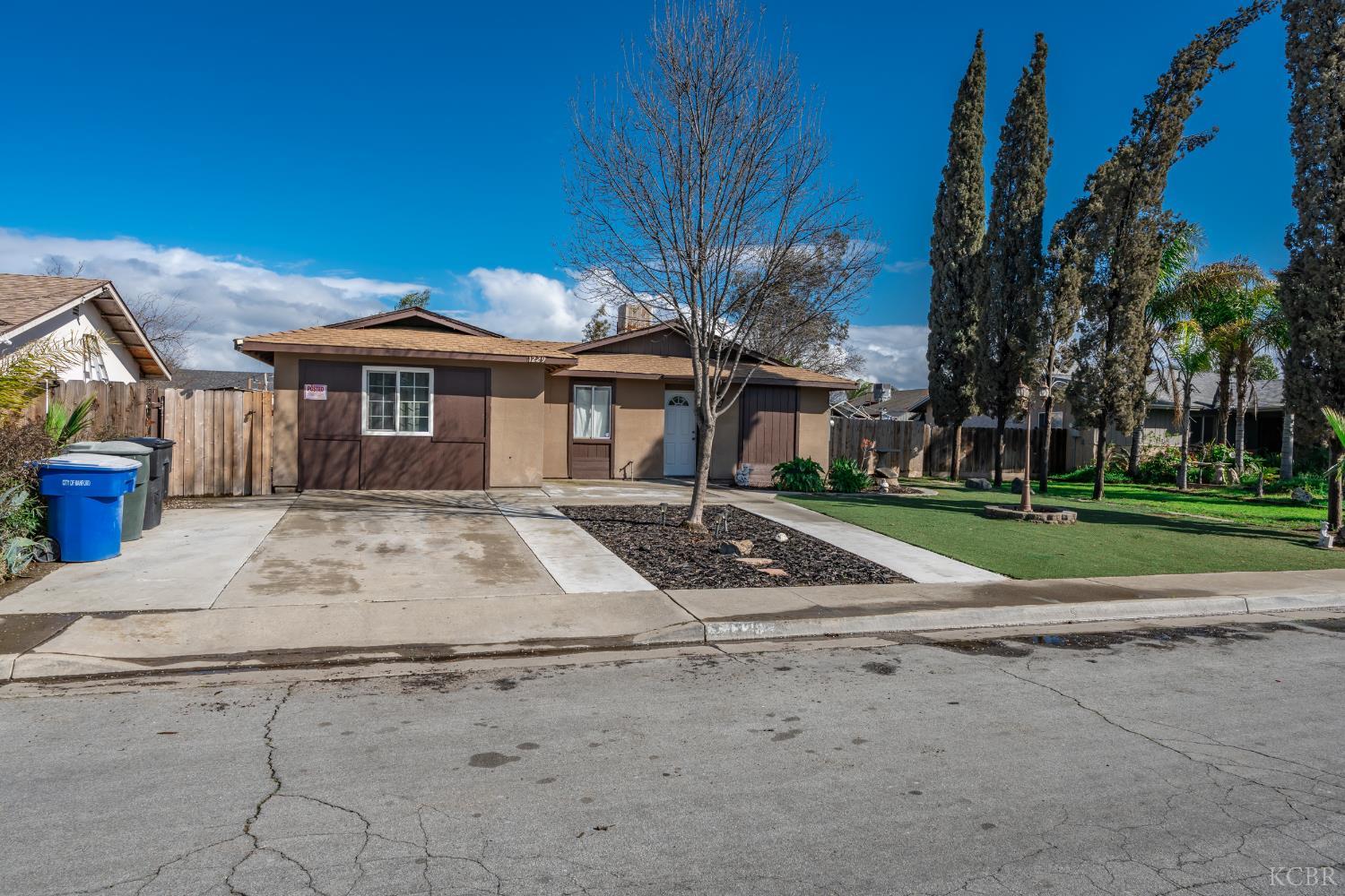 1229 S Anacapa Ave, Hanford, CA 93230