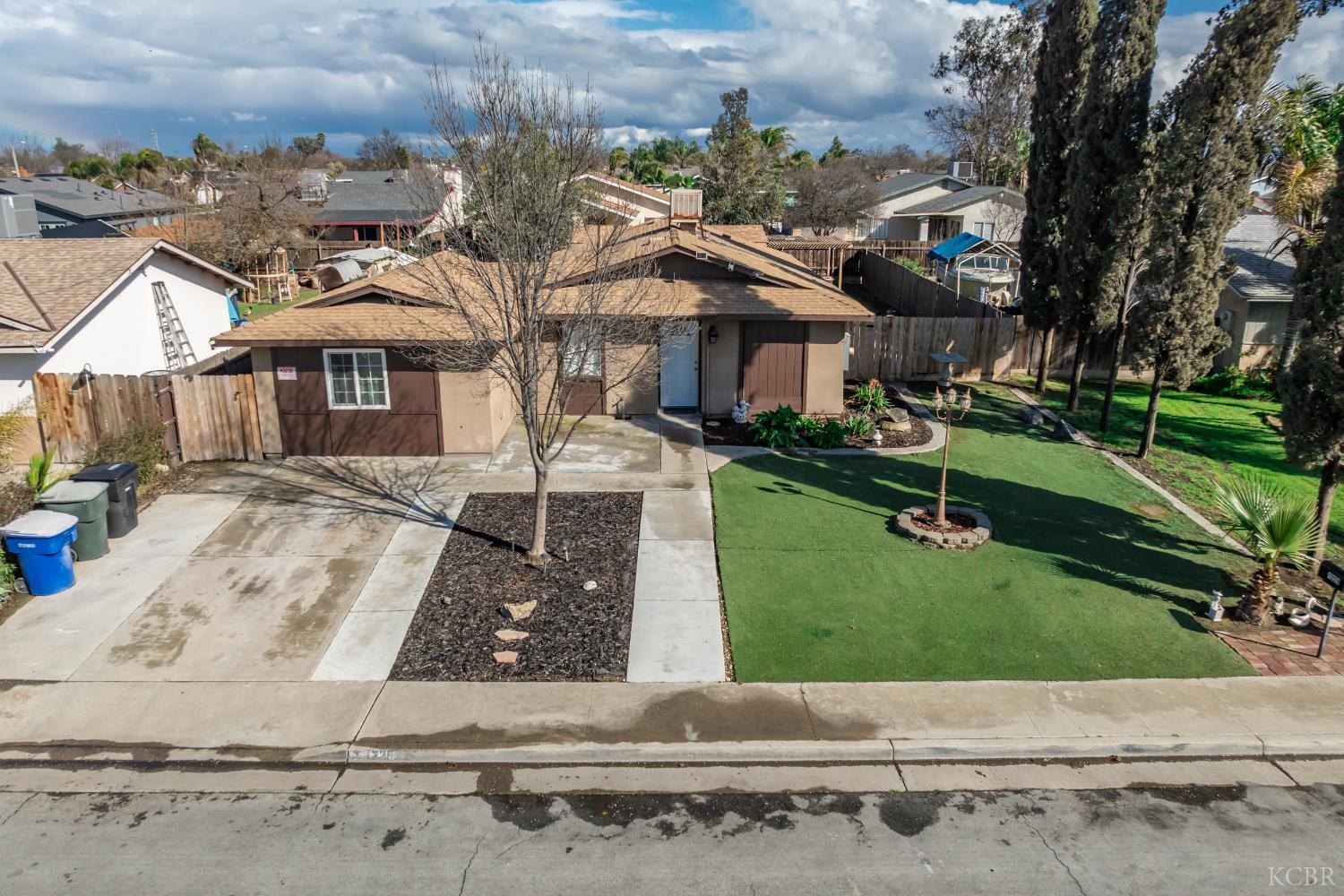 1229 S Anacapa Ave, Hanford, CA 93230