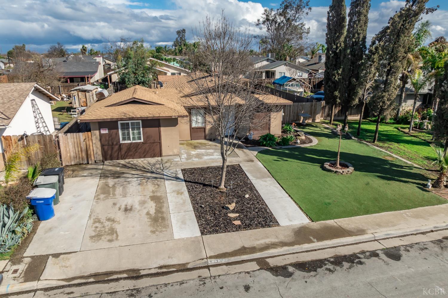1229 S Anacapa Ave, Hanford, CA 93230