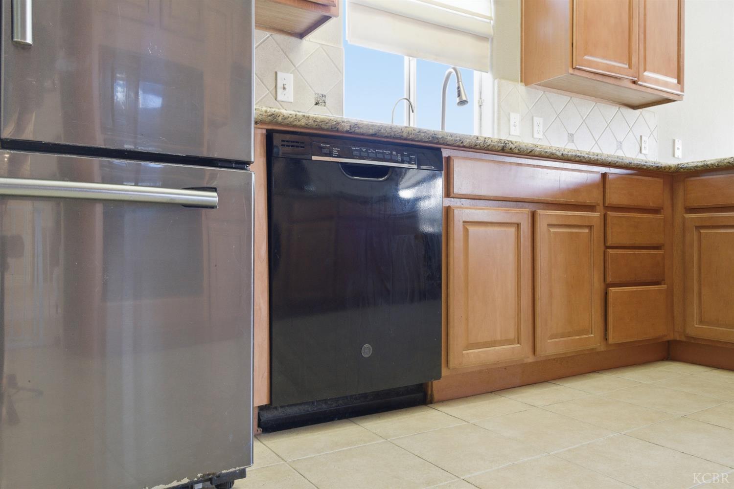 1588 Muscat Pl, Hanford, CA 93230