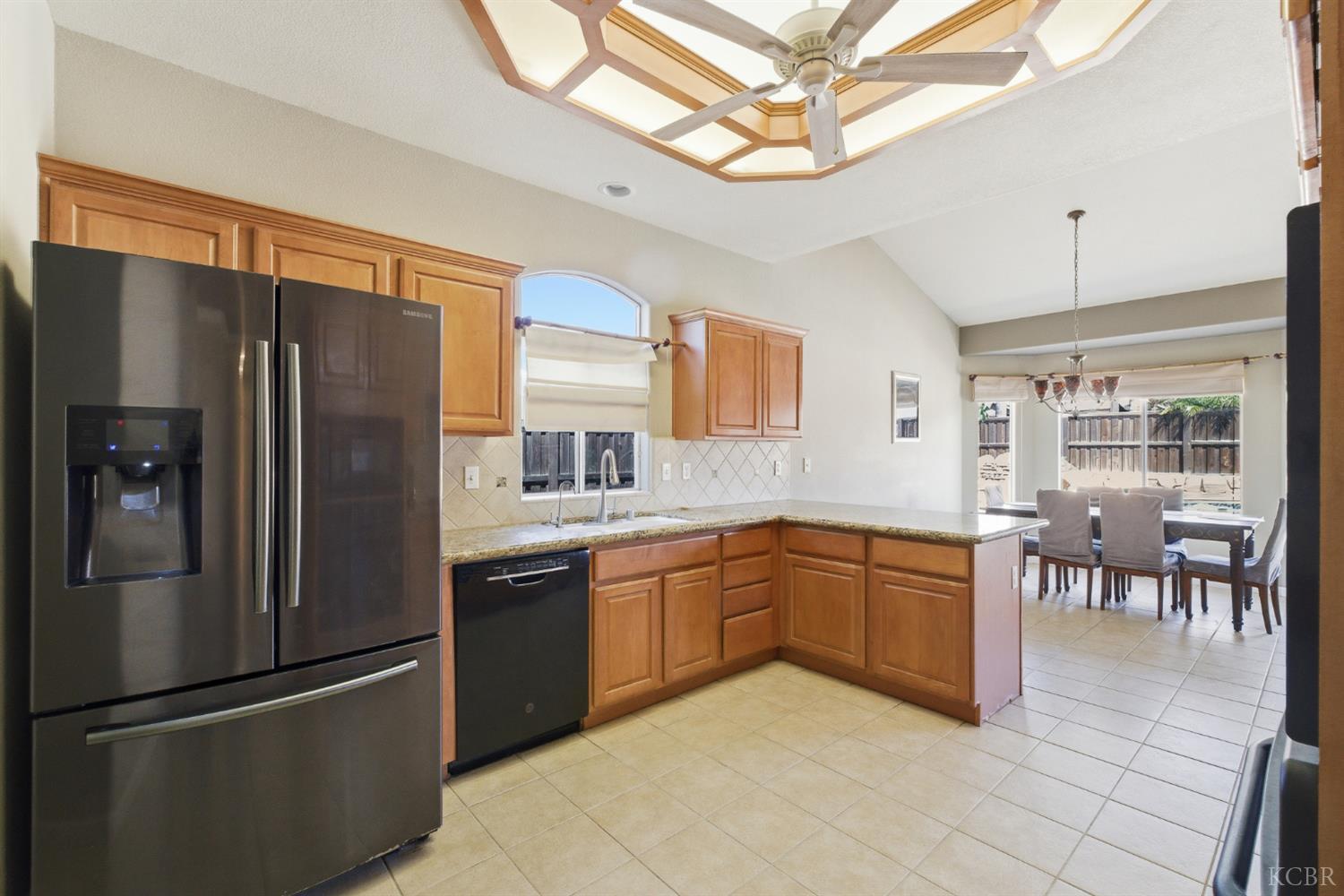 1588 Muscat Pl, Hanford, CA 93230