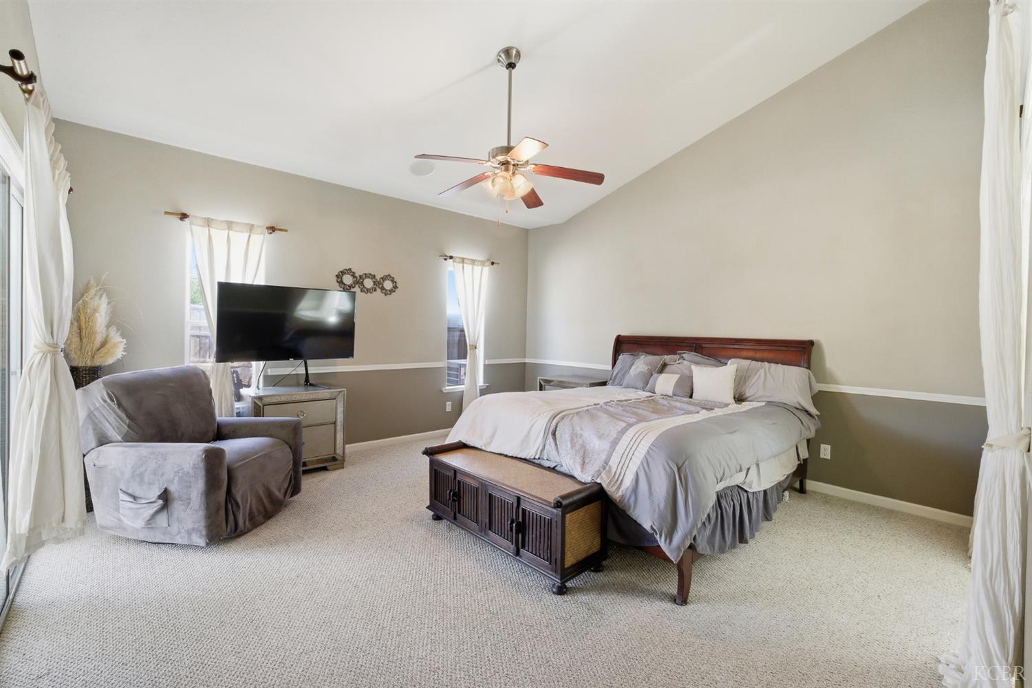 1588 Muscat Pl, Hanford, CA 93230