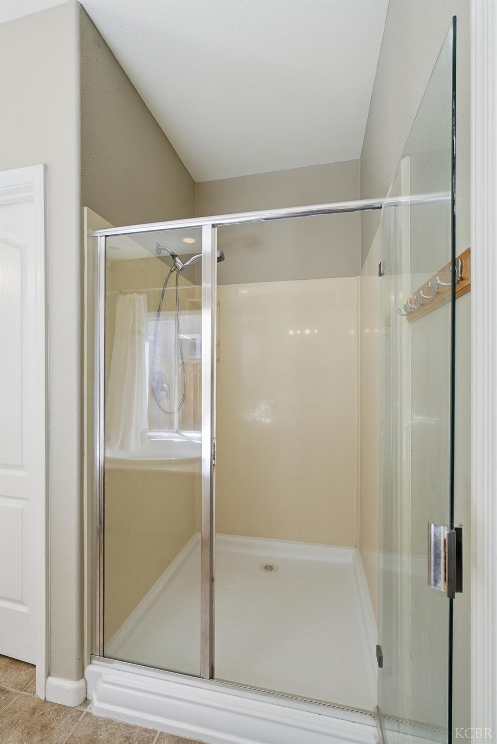 1588 Muscat Pl, Hanford, CA 93230