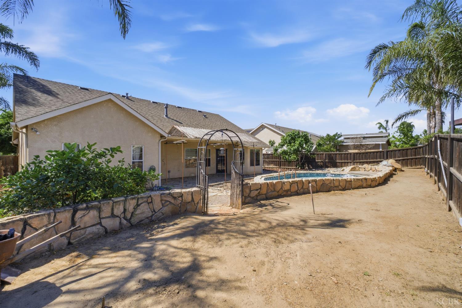 1588 Muscat Pl, Hanford, CA 93230