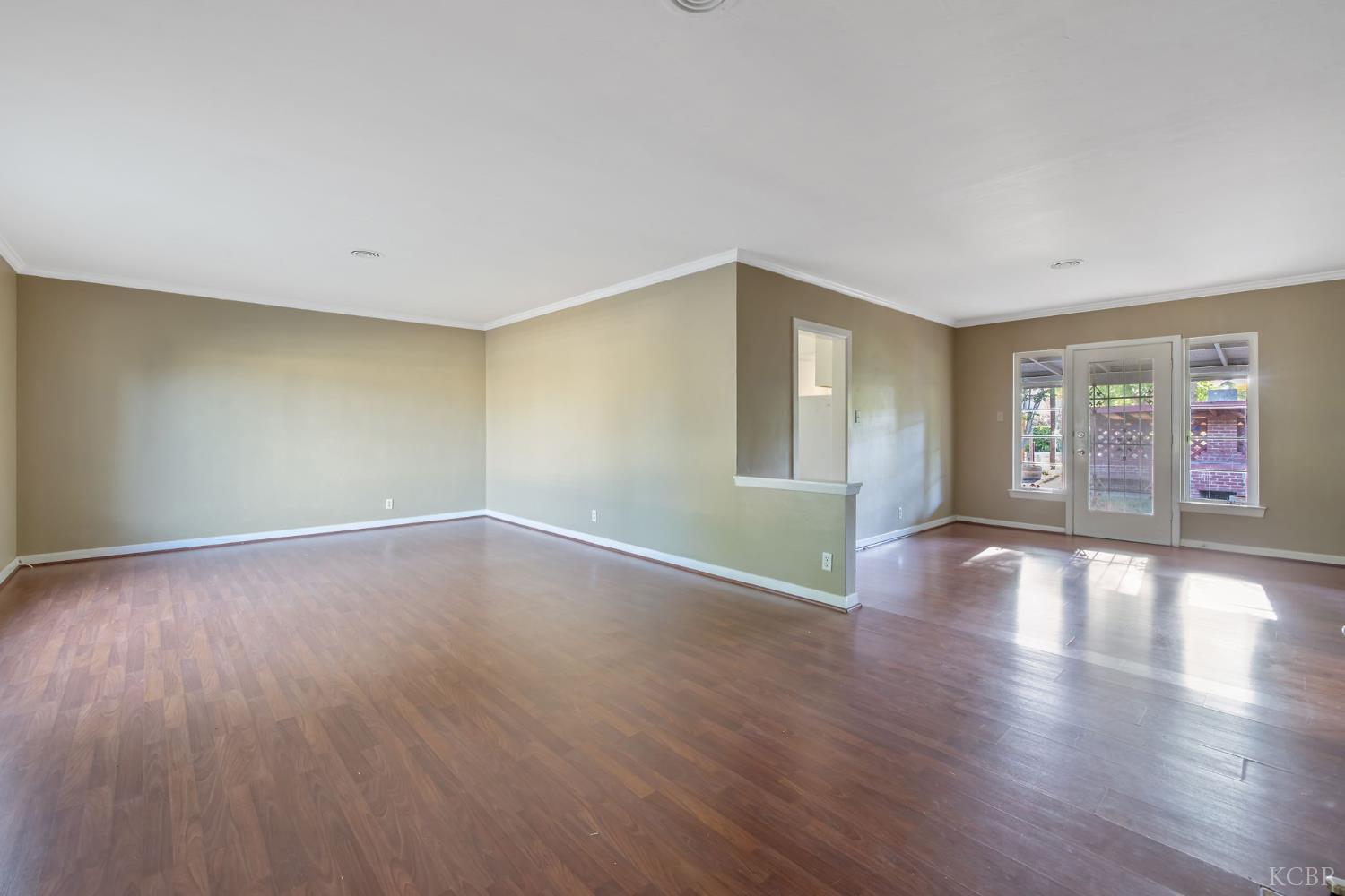 8518 12th Ave, Hanford, CA 93230