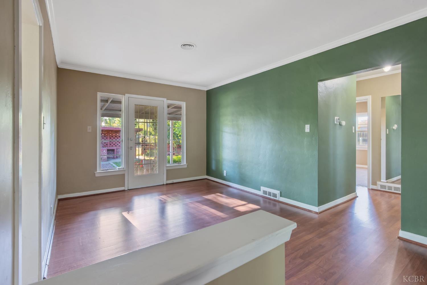 8518 12th Ave, Hanford, CA 93230