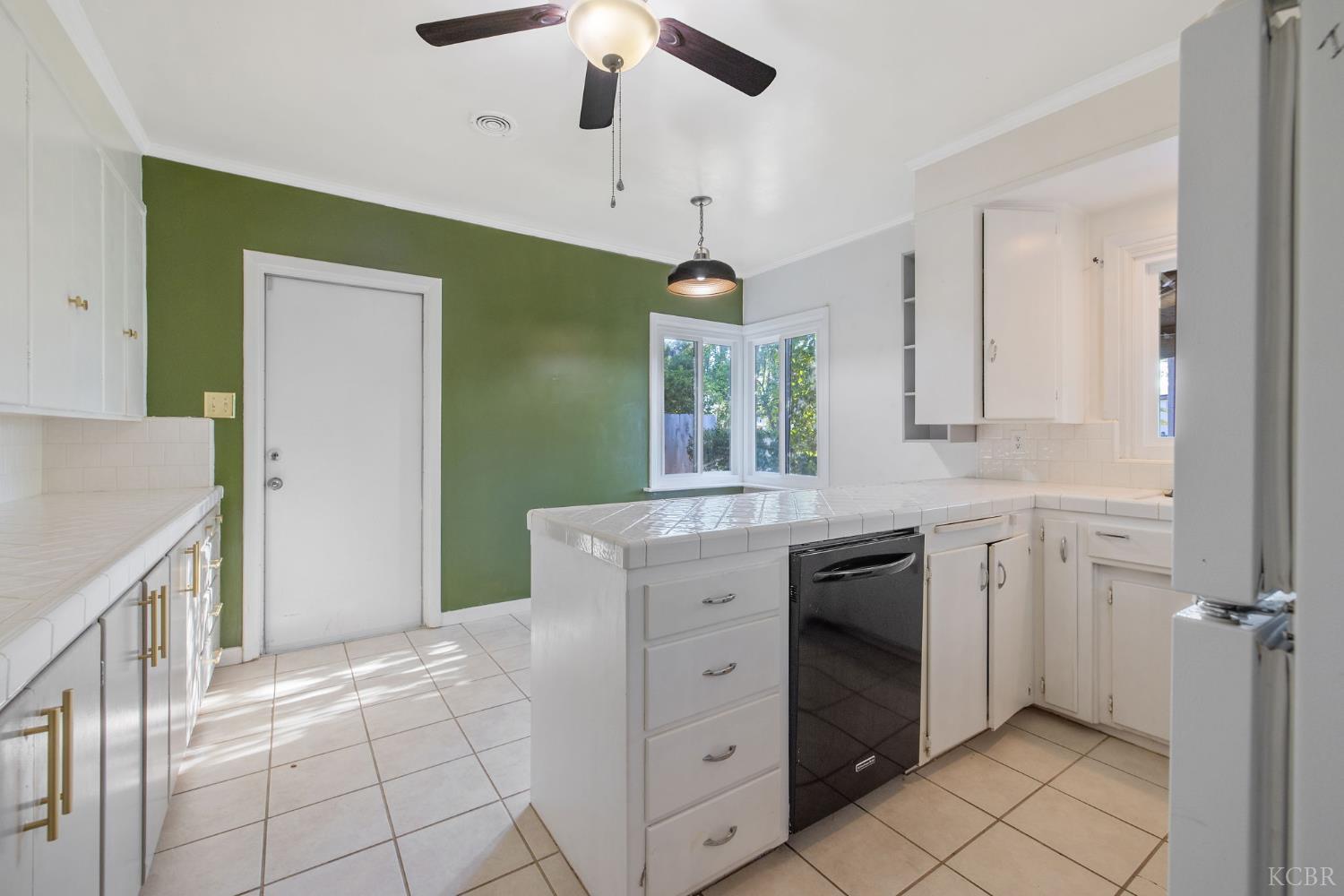 8518 12th Ave, Hanford, CA 93230