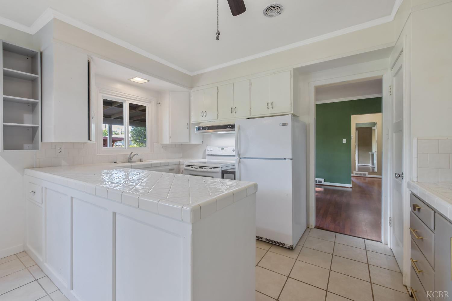 8518 12th Ave, Hanford, CA 93230