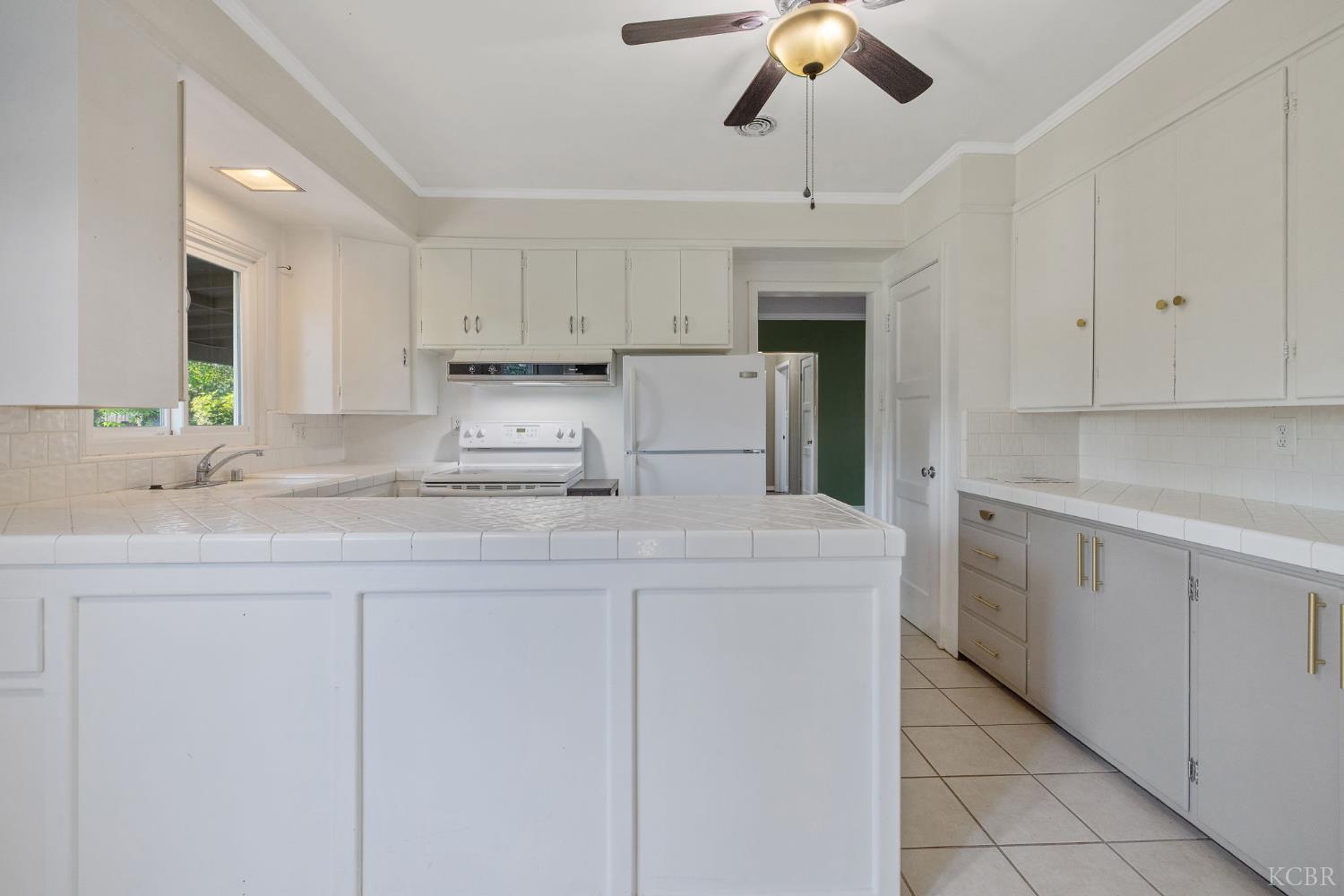 8518 12th Ave, Hanford, CA 93230